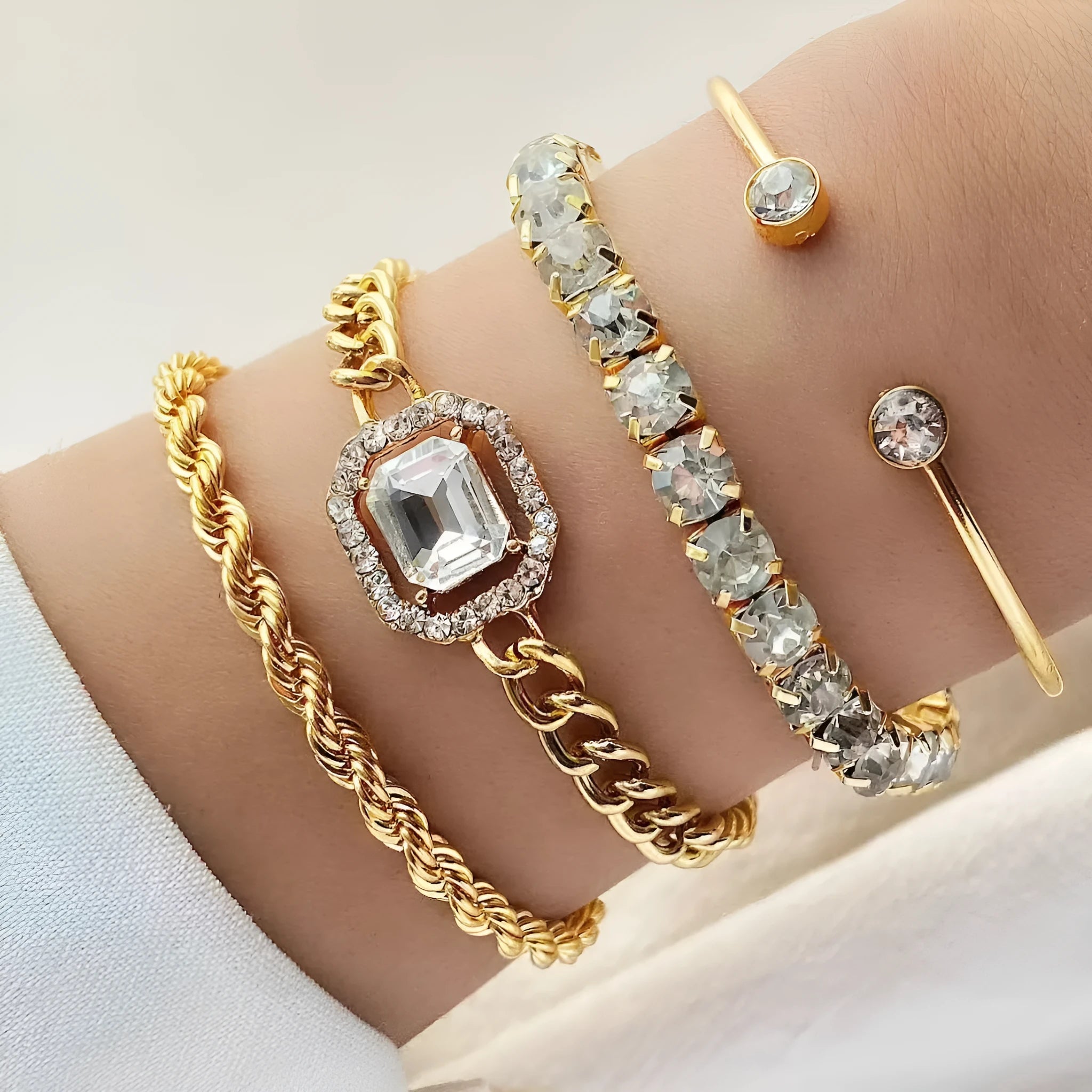 Retro style women's alloy chain jewellery four-piece set with geometric square diamond design in gold and silver tones