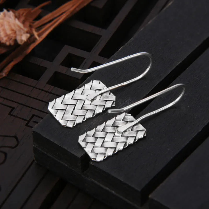 Geometric woven diamond plaid earrings in 925 silver, measuring 17.5mm by 11mm.