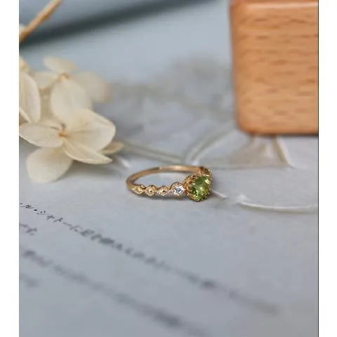 Copper ring with green quadrilateral imitation peridot stone in a Japanese retro geometric design