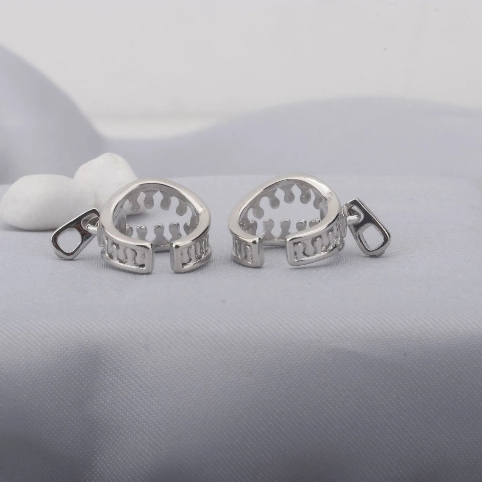 Pair of copper geometric clip-on earrings with minimalist line design in colour ES862.