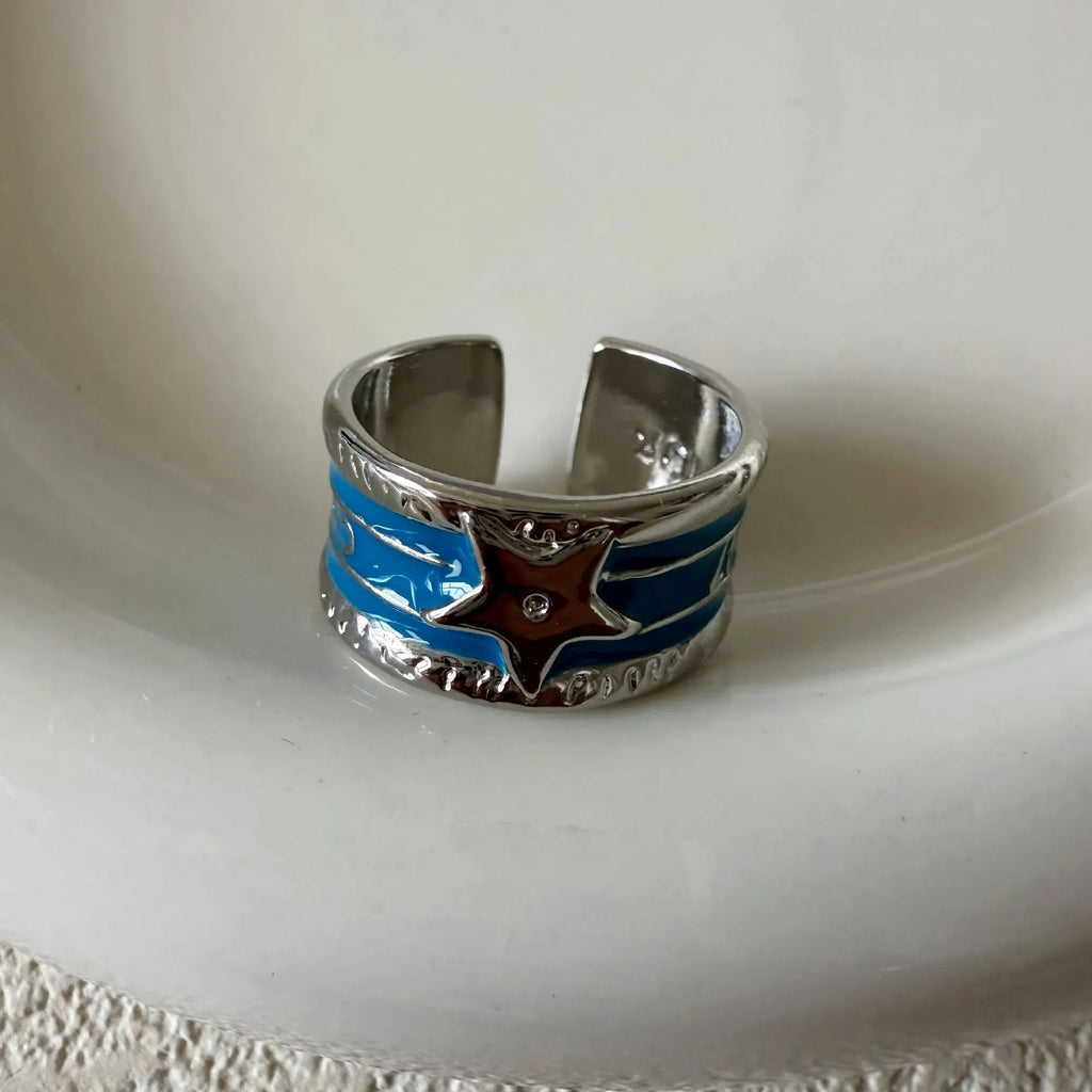Adjustable retro distressed drop oil ring with geometry design and line elements on copper
