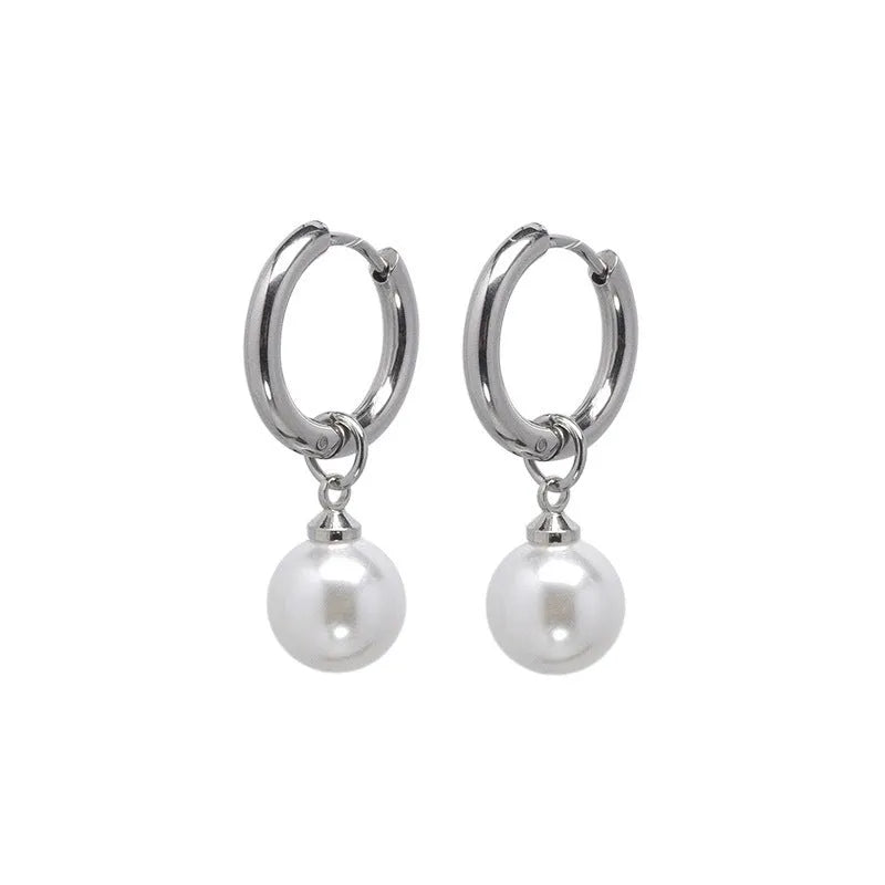 A pair of women's alloy earrings with a geometrical shape and a central round pearl.