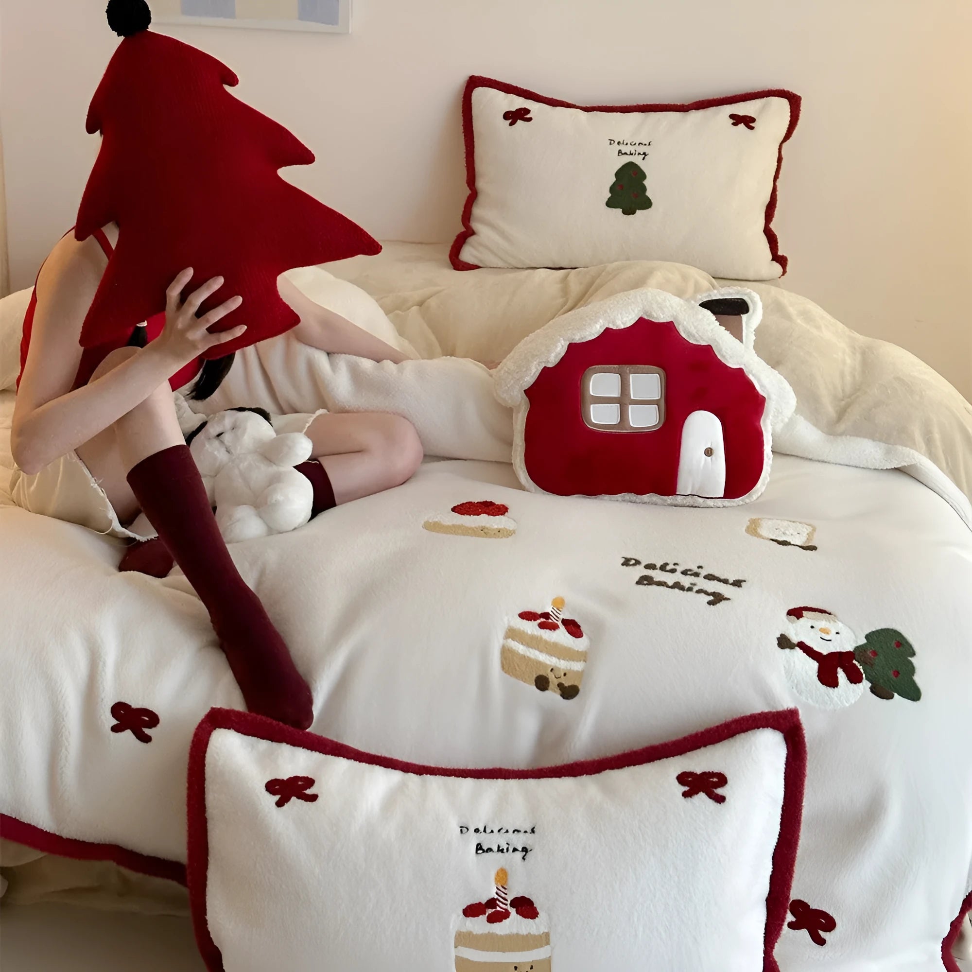 Girl's winter Christmas cartoon pattern bedding four-piece set showing duvet cover, sheet, and pillowcases
