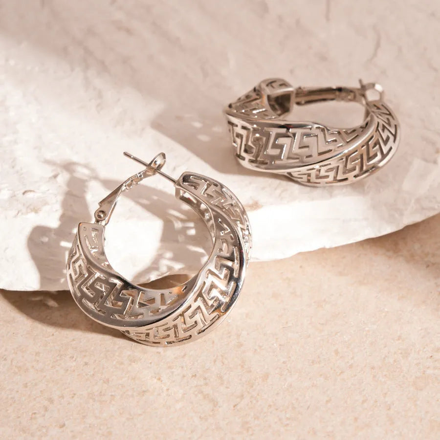 Twisted round geometric hollow stud earrings for women in silver or gold electroplated finish