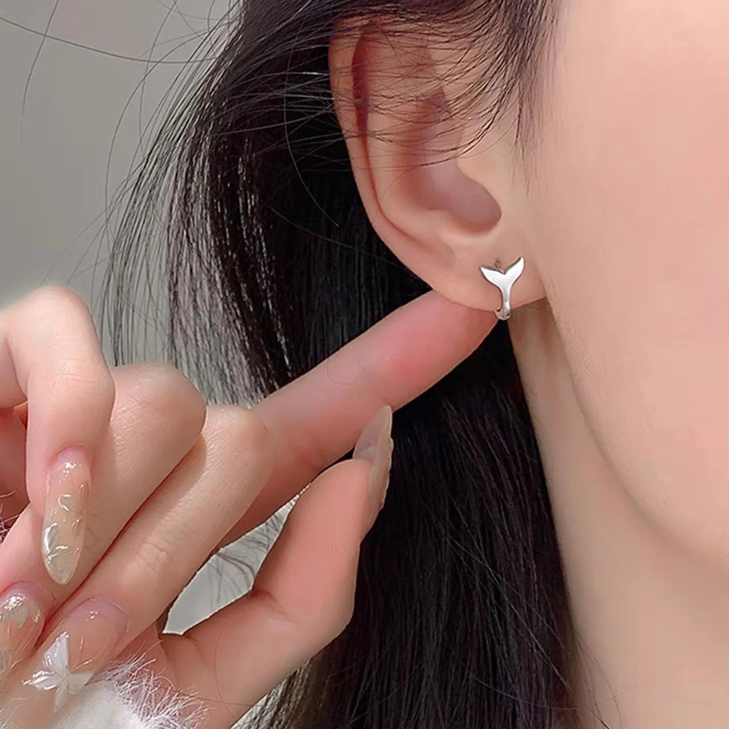 Women's fishtail design earrings in electroplated copper available in white gold or yellow gold colour