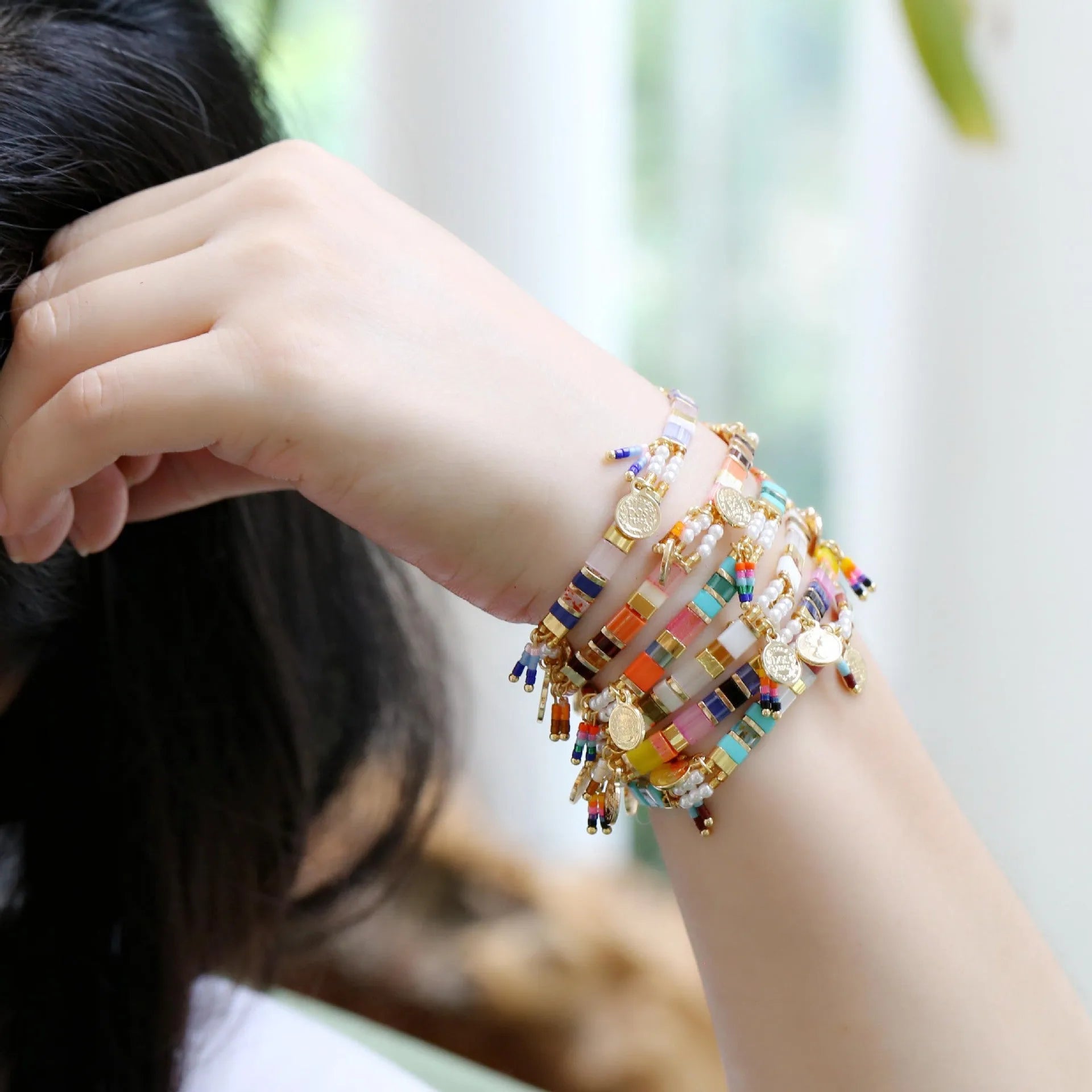 Women's imitation pearl bracelet with European and American glass coloured beads in six colour variants