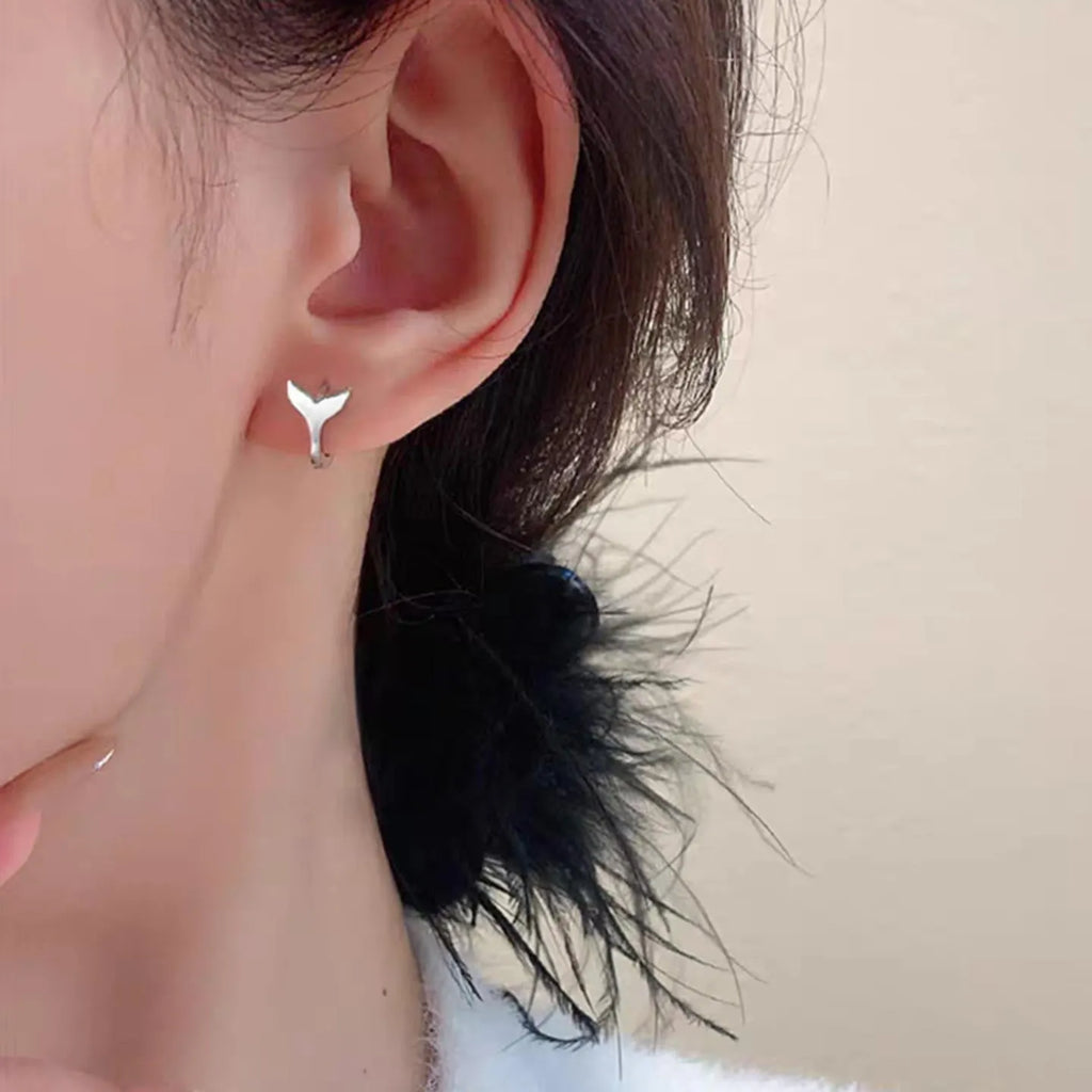 Women's fishtail design earrings in electroplated copper available in white gold or yellow gold colour