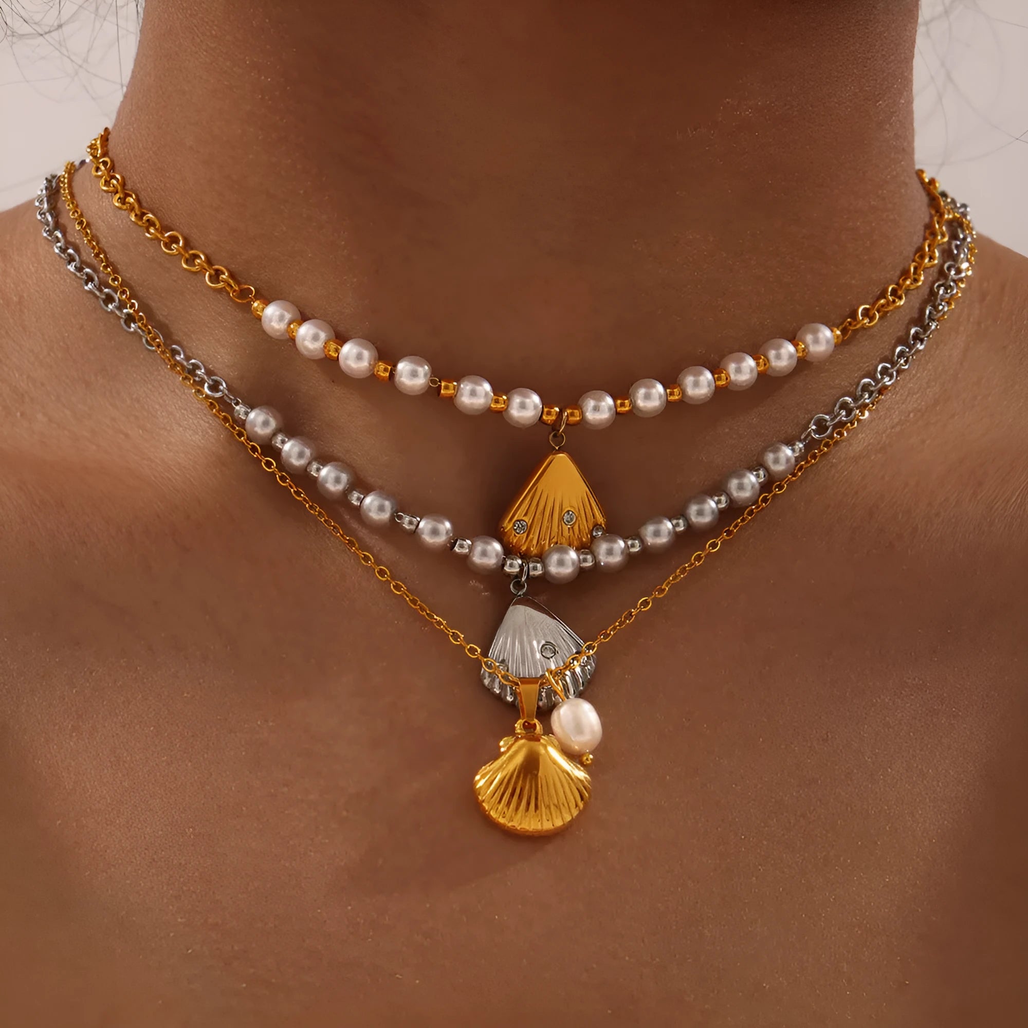 Titanium steel necklace with freshwater pearl bead pendant on O-shaped chain