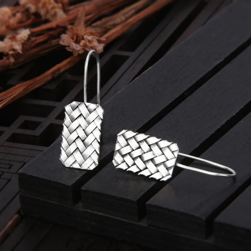 Geometric woven diamond plaid earrings in 925 silver, measuring 17.5mm by 11mm.