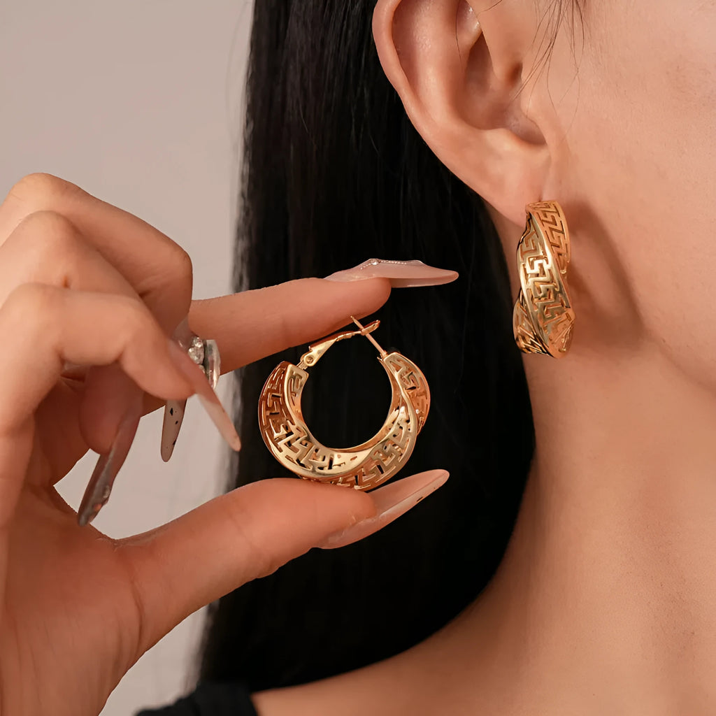 Twisted round geometric hollow stud earrings for women in silver or gold electroplated finish