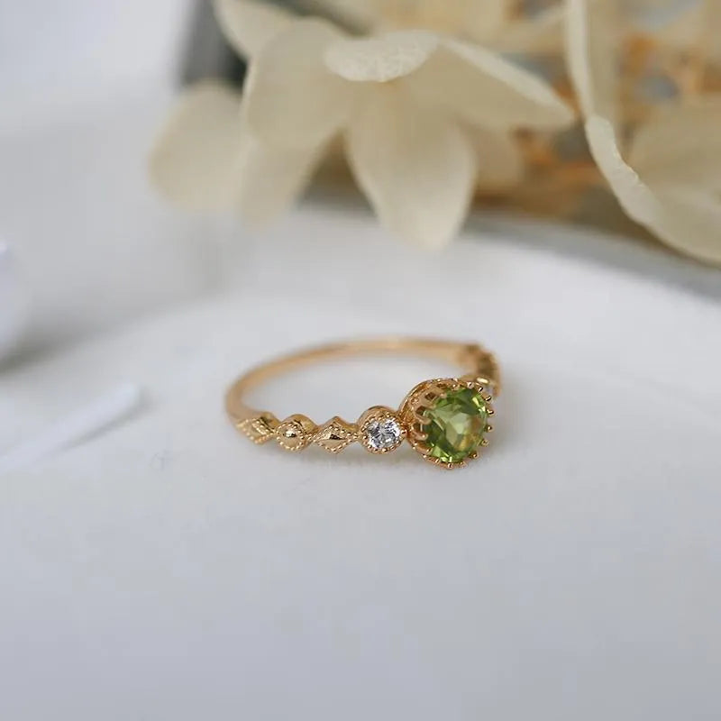 Copper ring with green quadrilateral imitation peridot stone in a Japanese retro geometric design