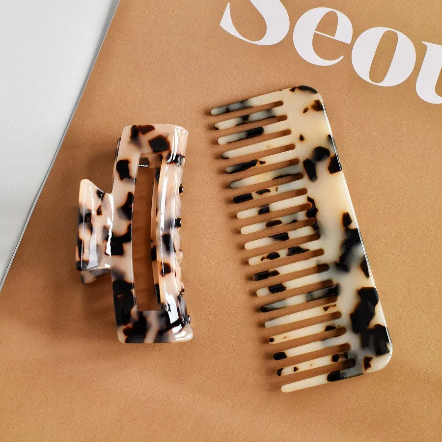 Acetic acid hair comb with wide teeth and matching holding clip in beige grain finish