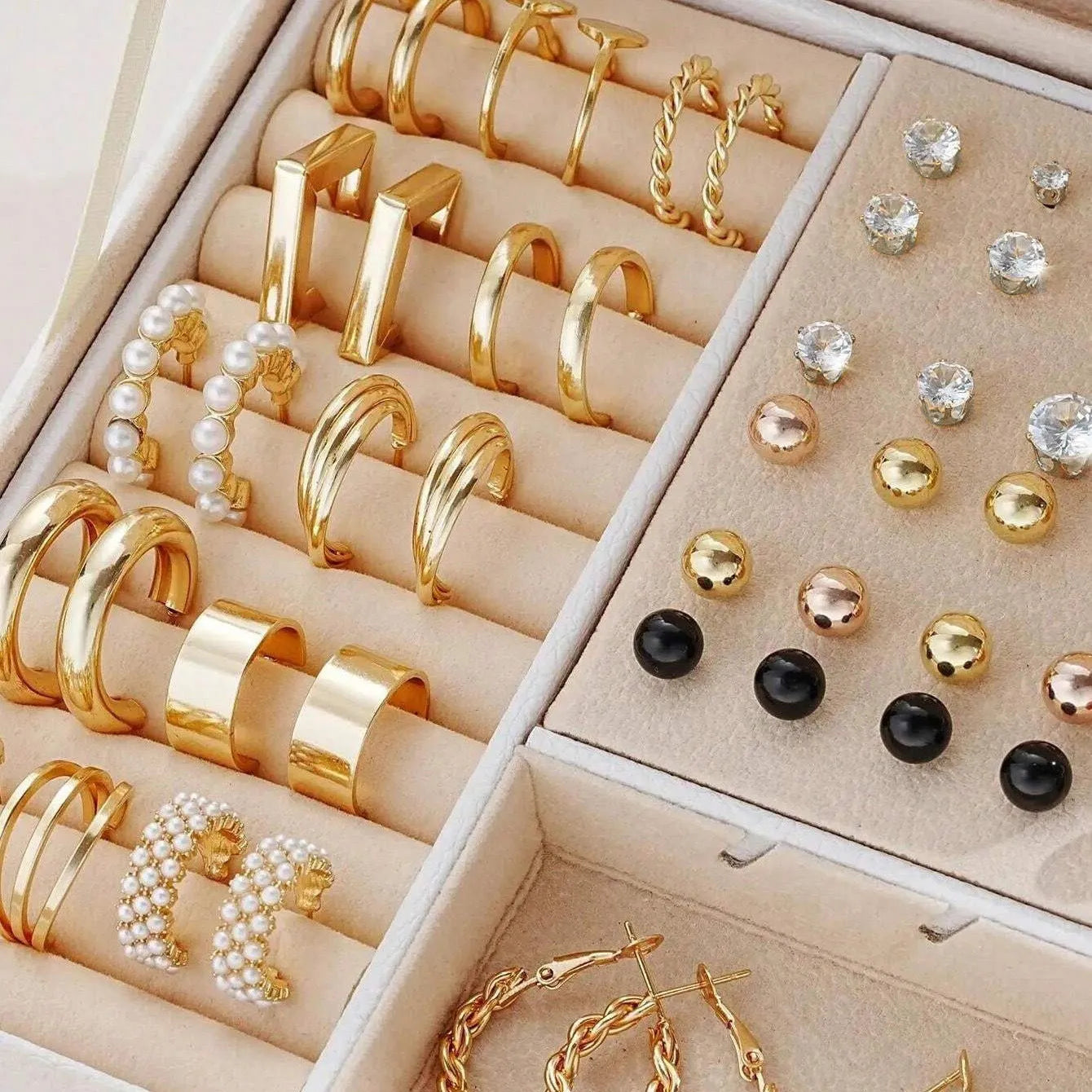 108 geometric alloy pearl earrings with electroplated gold and yellow finishes, round elements, no box