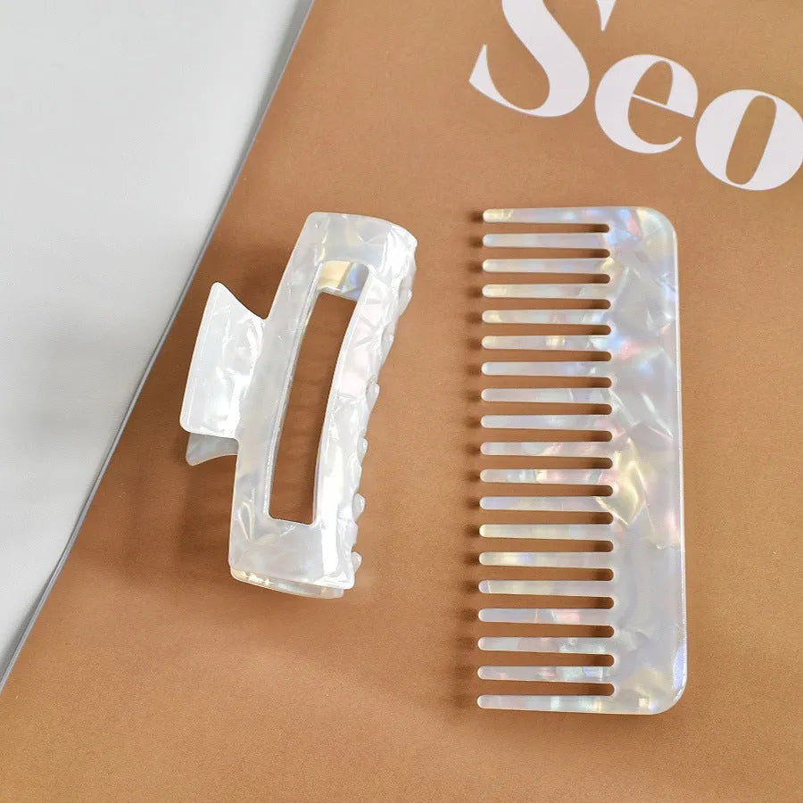 Acetic acid hair comb with wide teeth and matching holding clip in beige grain finish