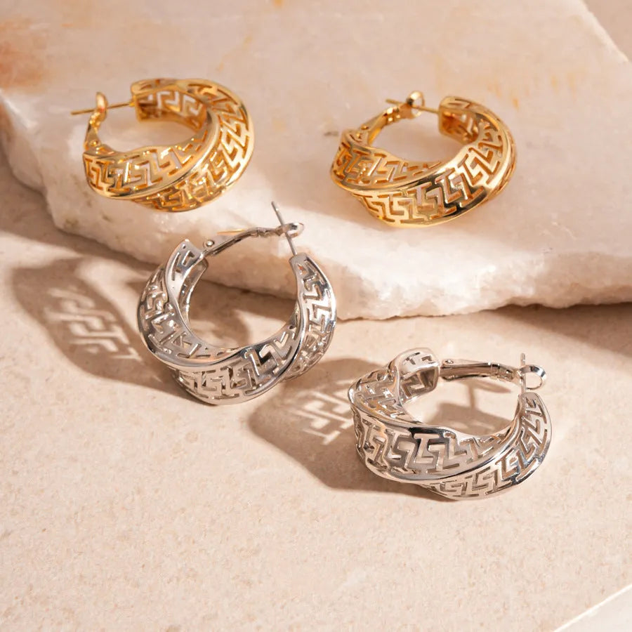 Twisted round geometric hollow stud earrings for women in silver or gold electroplated finish