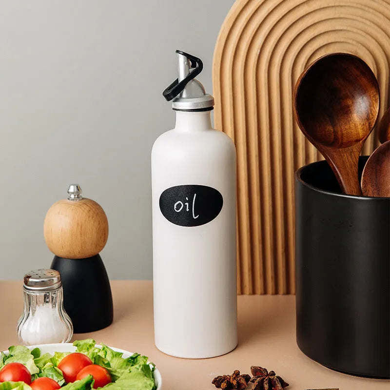 Ceramic oil pot with funnel in black, coffee or white colour, 650ml capacity