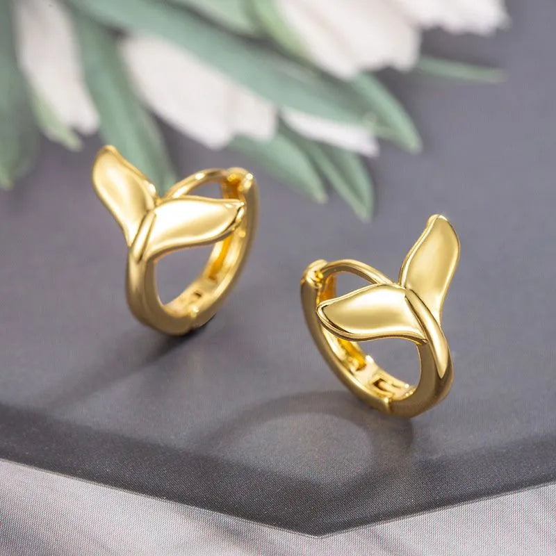 Women's fishtail design earrings in electroplated copper available in white gold or yellow gold colour