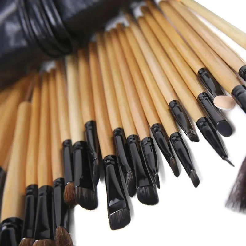 24 professional makeup brushes with wooden handles in PU gift bag