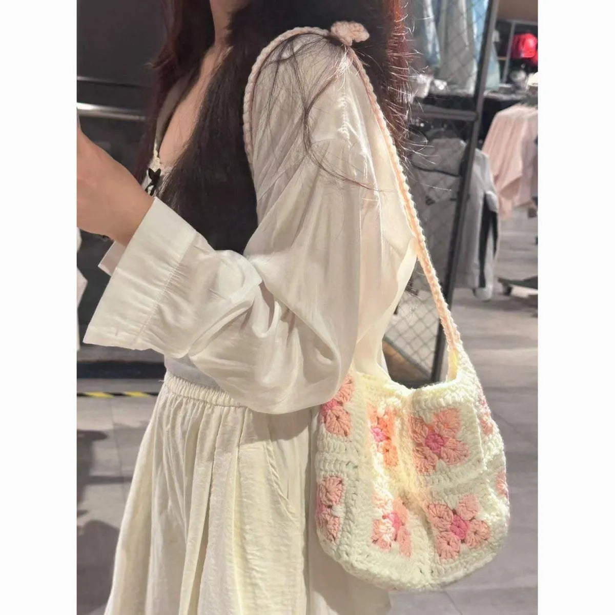 Handmade crochet cherry blossom handbag in cotton with magnetic buckle closure