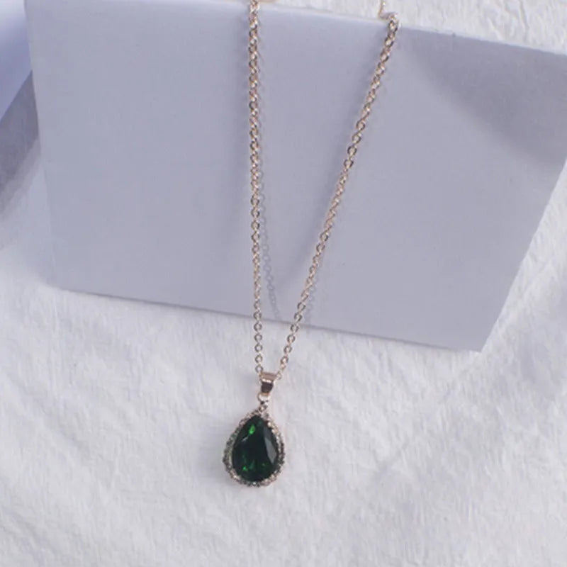 Rose gold geometric water drop pendant necklace with rhinestone inlay