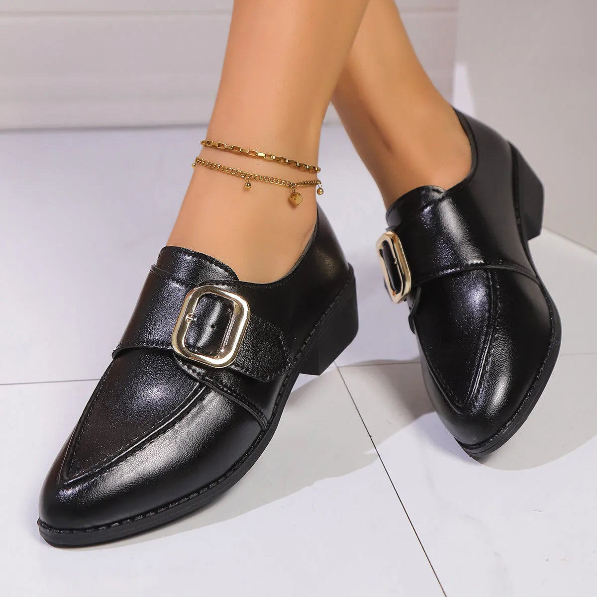 Women's pointed-toe PU slip-on shoe with a decorative bow on a rubber sole.