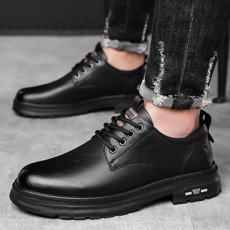Retro outdoor men's casual shoes in black with round toe design and leather sole