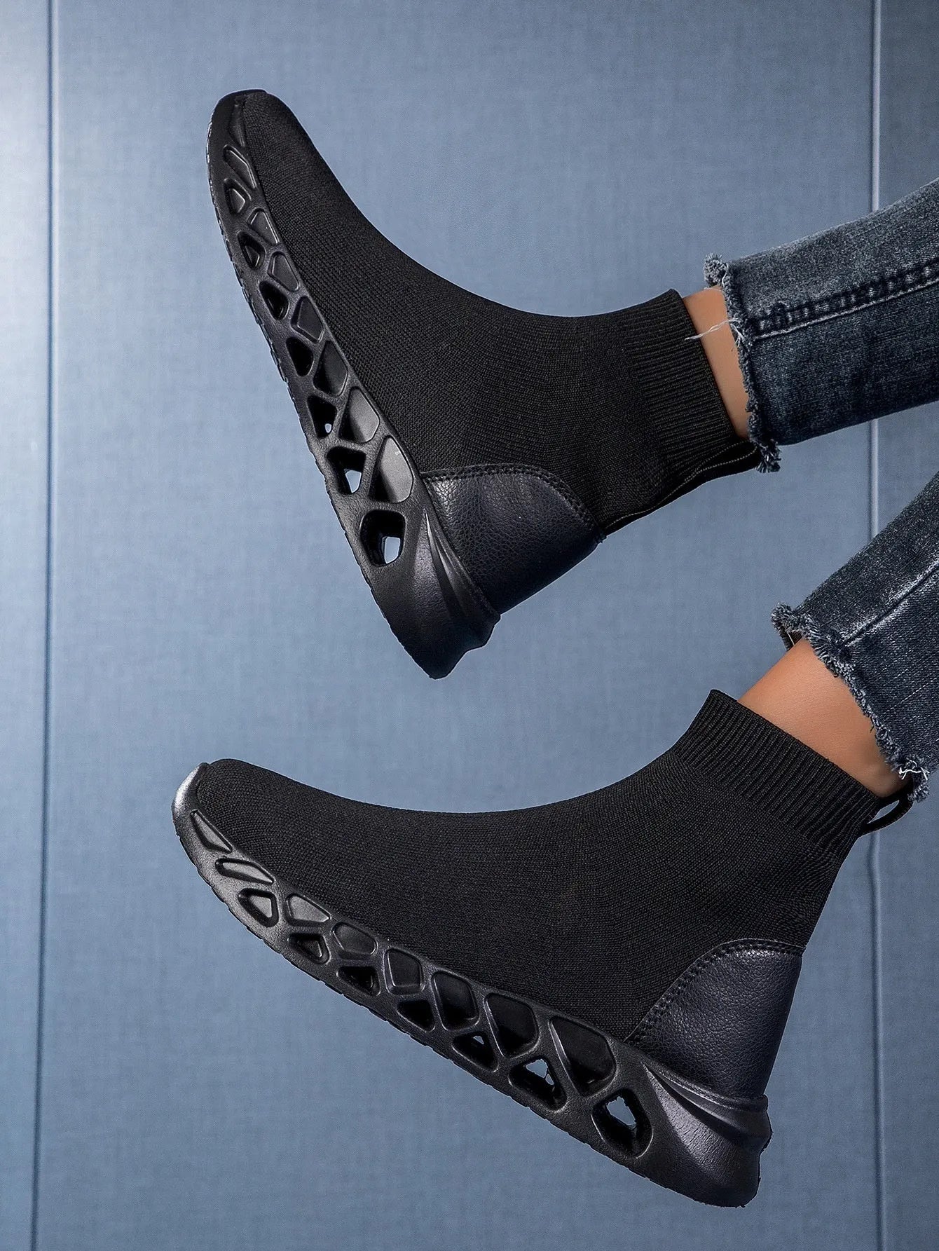 Women's flat-heel ankle boots in mesh with round toe, shown in terracotta warriors colour.