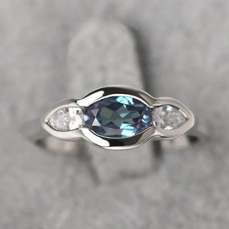 Women's geometric ellipse ring with inlaid zircon stones in white gold colour