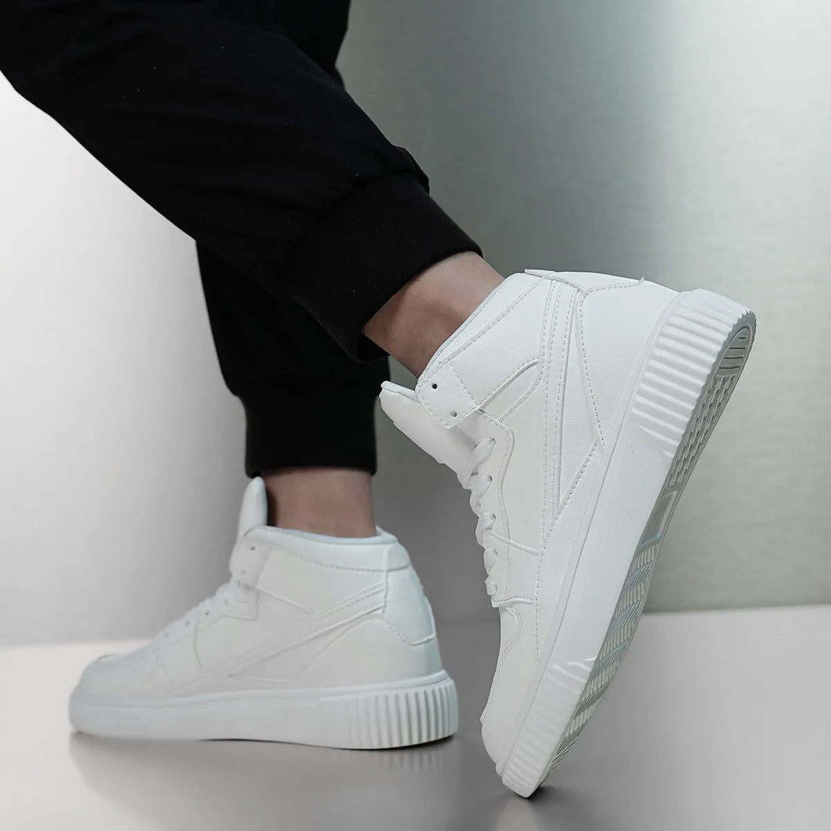 Men's white casual shoes with a microfiber upper and round toe for autumn and winter wear.