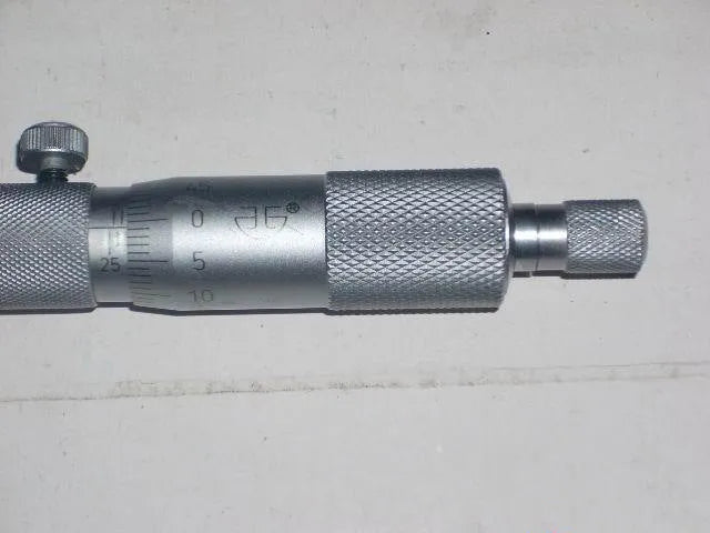 Depth micrometer measuring tool with 0-100 mm range and 0.01 μm resolution