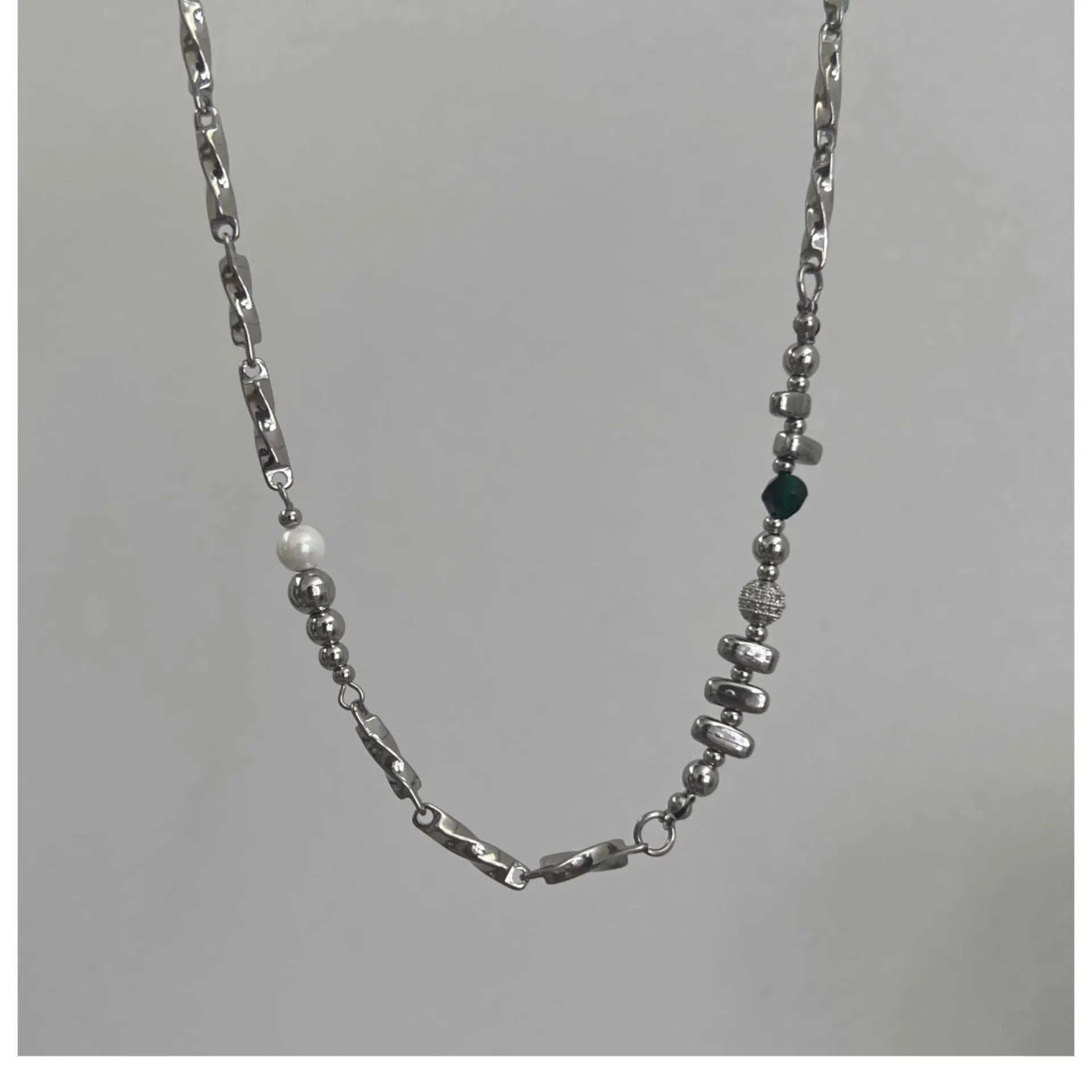 Polished stainless steel necklace in broken silver with adjustable chain, cold wind style, unisex design