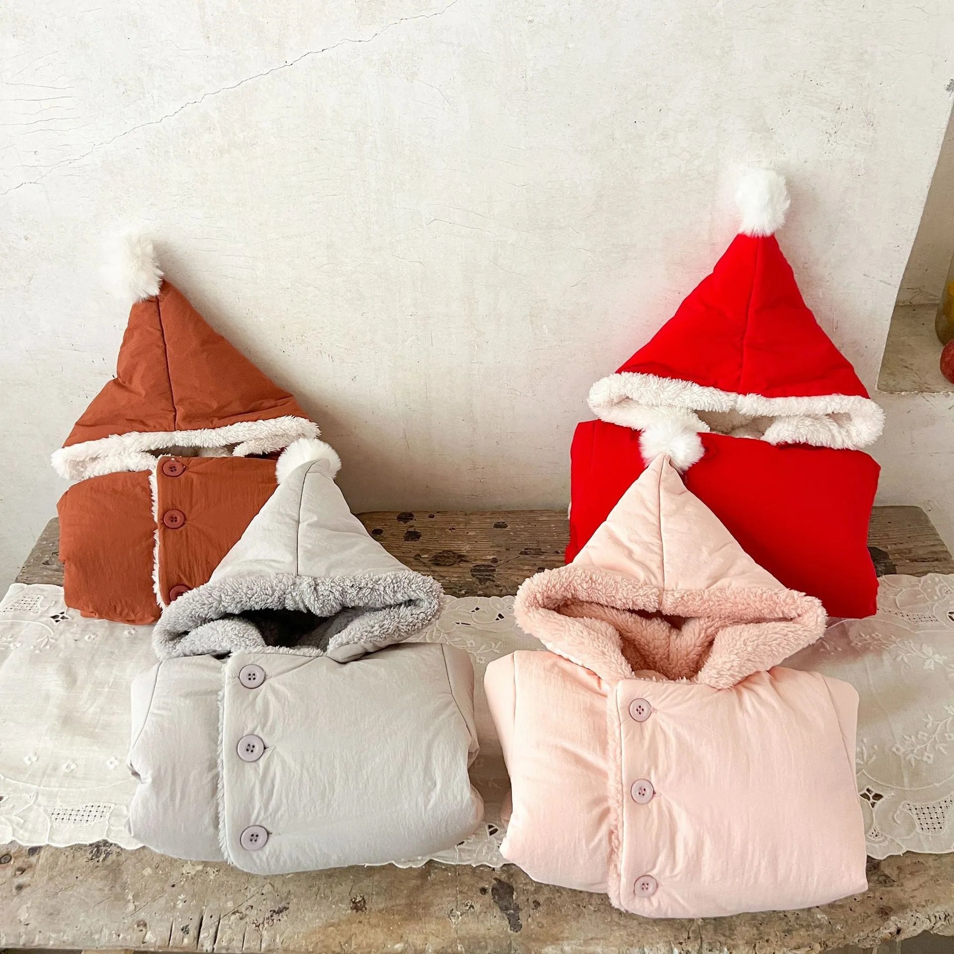 Winter fleece-lined unisex baby jacket in solid colour, pearl fleece fabric, hooded, button front, available in light gray, pink, brown, bright red
