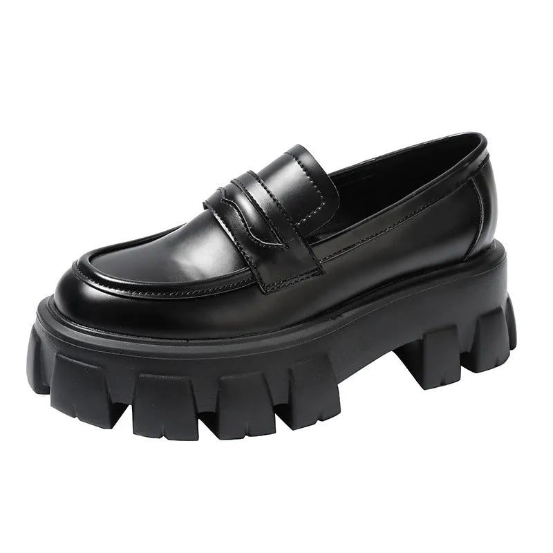 Men's wide fat foot loafers in patent leather with rubber sole and muffin base heel