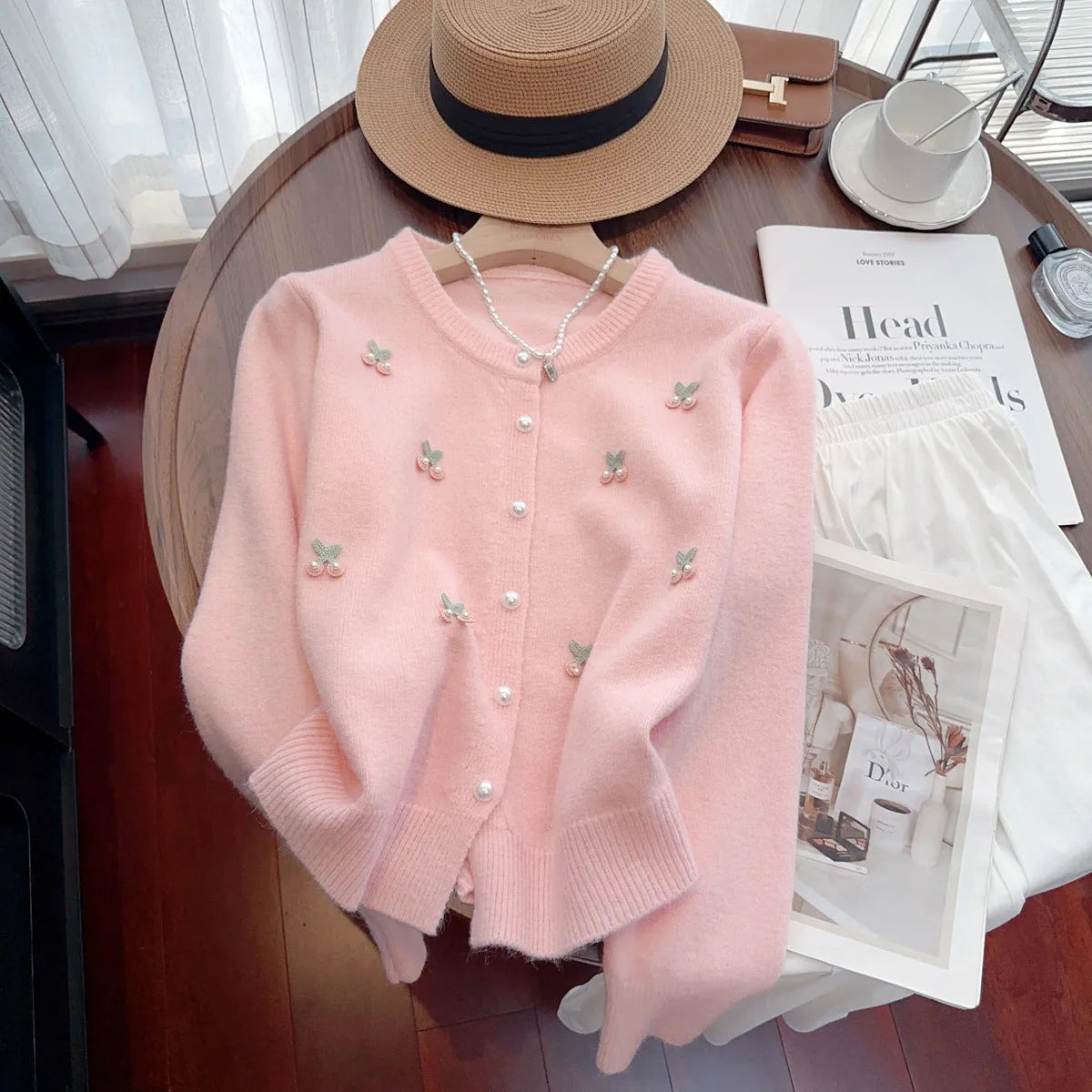 Women's beaded cashmere cardigan in pink with round neck and slim fit