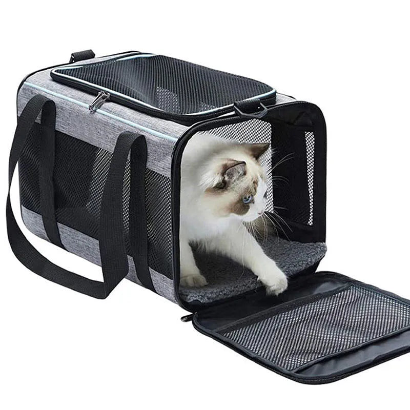 Portable pet carrier bag in Oxford fabric measuring 44cm x 29cm x 5cm for dogs and cats