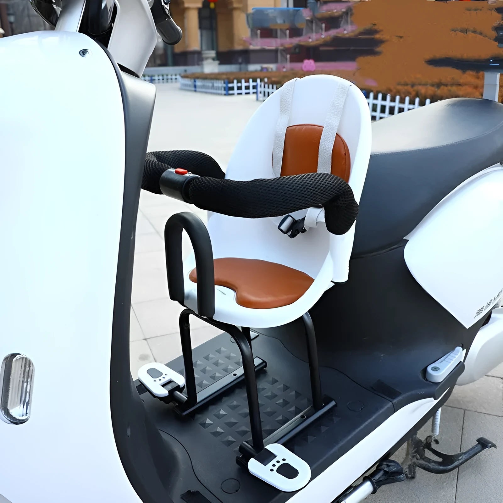 Front-mounted child seat for electric scooters with steel frame in black, red or white
