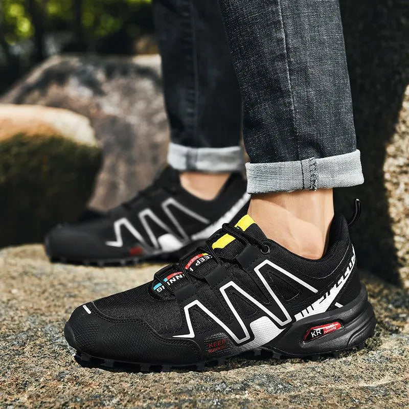 Men's breathable low top casual shoes in synthetic leather with flat heel and lace up fastening