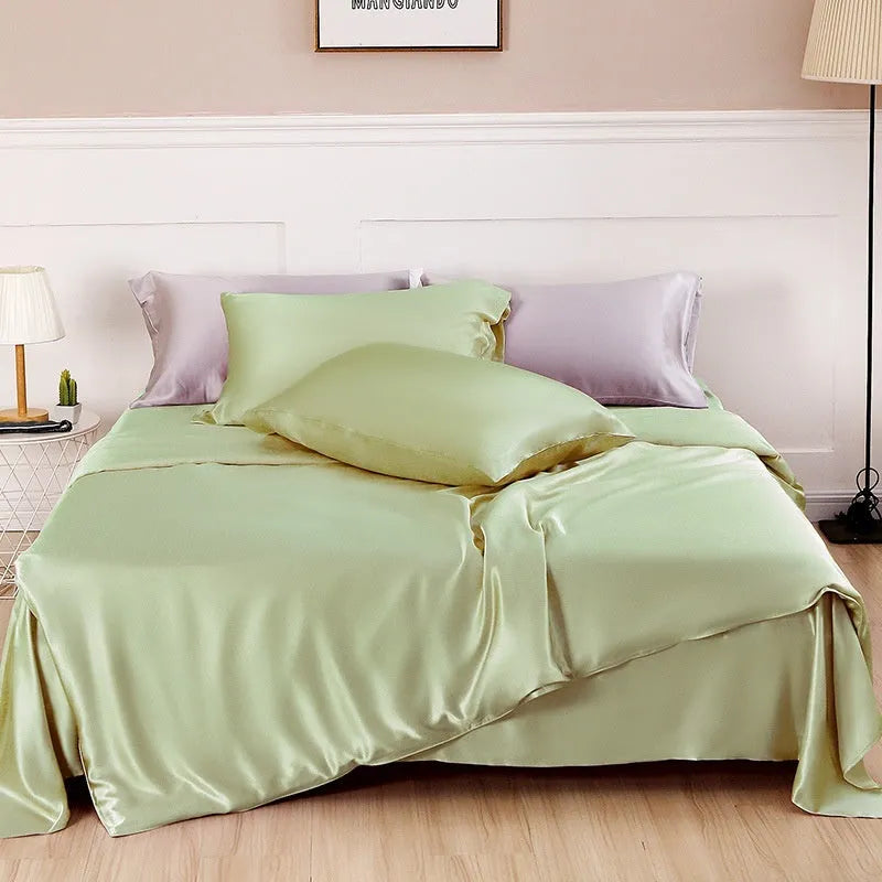 Double-sided silk duvet cover in solid colour with plain weave construction