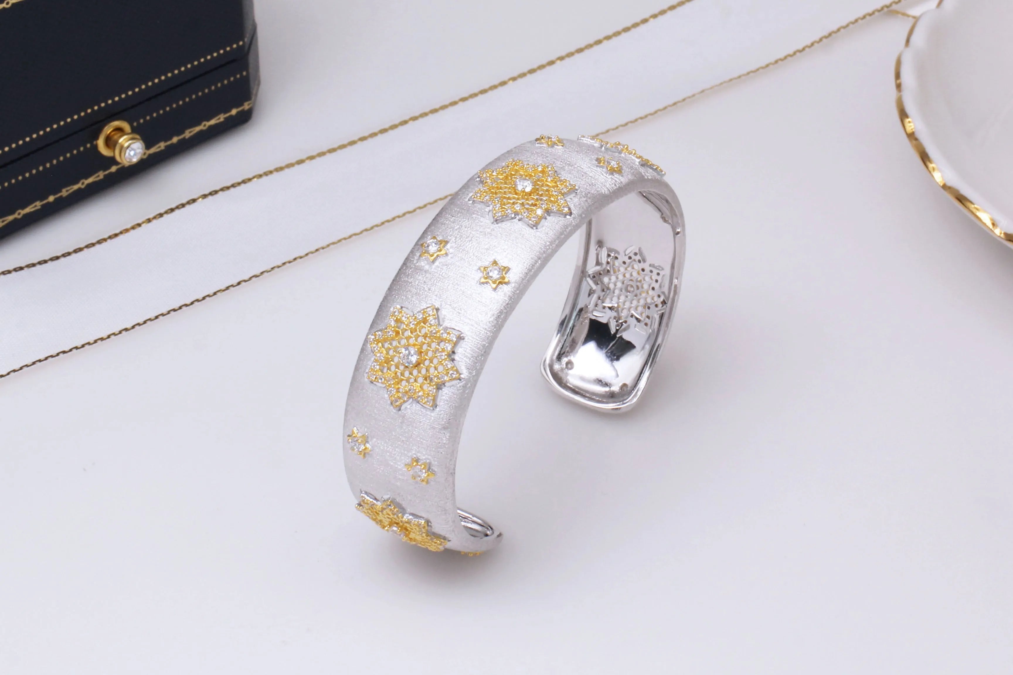 925 silver gold plated divided snowflake bracelet with open adjustable 18mm width
