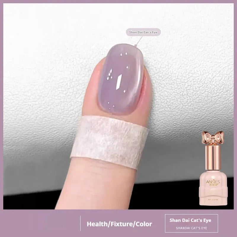 Micro glass bead cat's eye gel nail polish bottle showing cat's eye visual effect