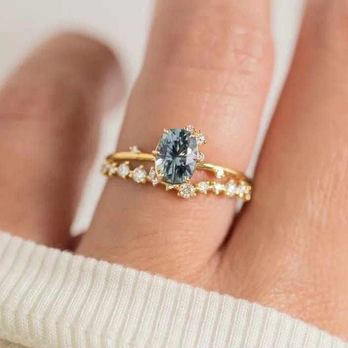 Gold plated women's ring with a green zircon stone set in a flower-shaped alloy band.
