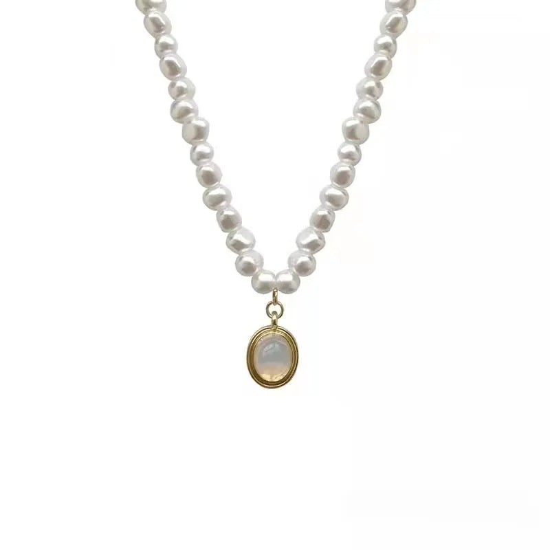 Adjustable French vintage style alloy necklace with geometric design and electroplated finish.
