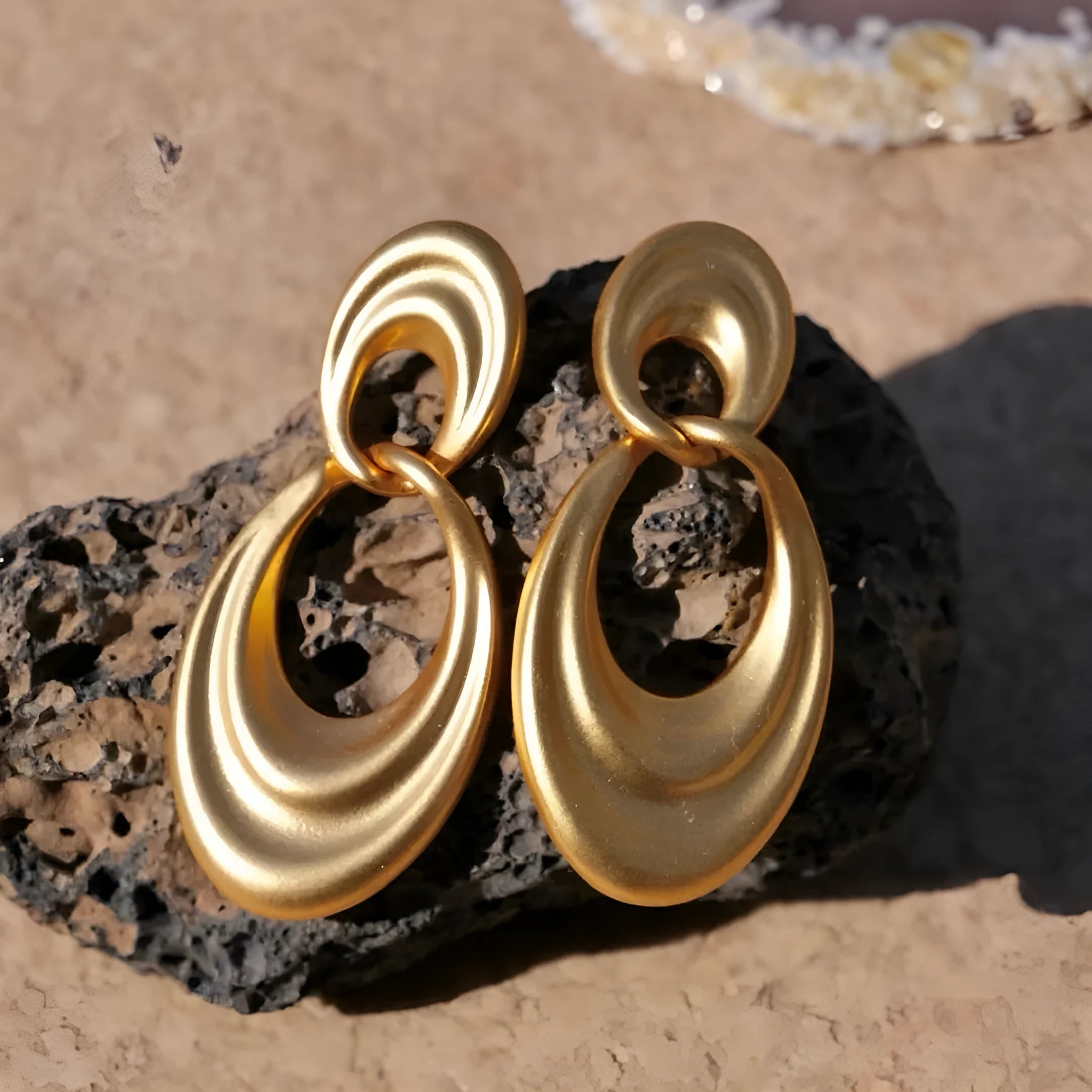 French retro double circle copper earrings with U-shaped design and plain gold finish