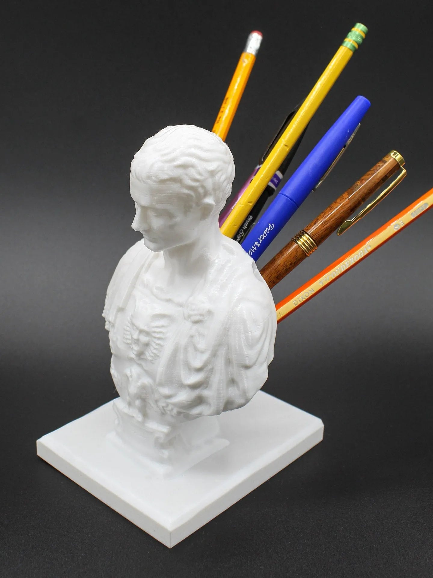 White American creative character design synthetic resin pen holder for desk organisation
