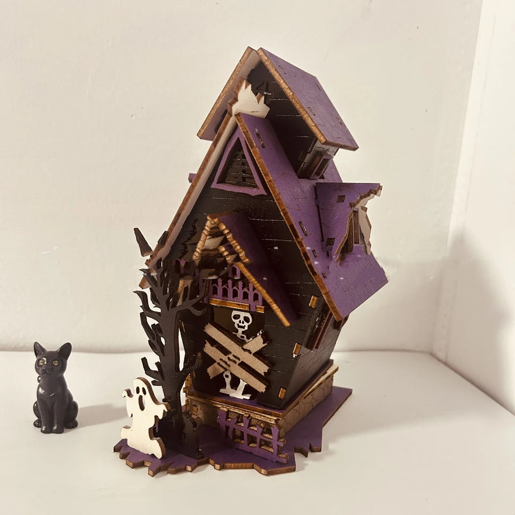 Wooden haunted house Halloween decoration with luminous finish, 14 cm wide candlestick holder