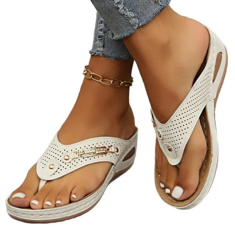 Women's retro-style flip-flop sandals in light brown with a herringbone patterned sole.