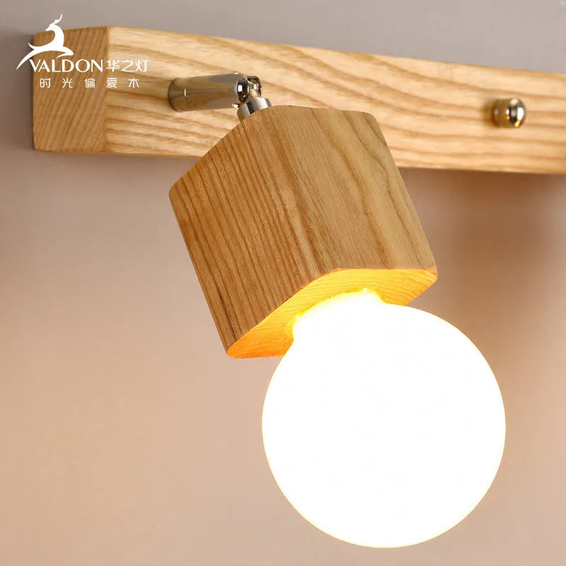 Compact one-head LED wall lamp with a 24cm diameter on a white wall.
