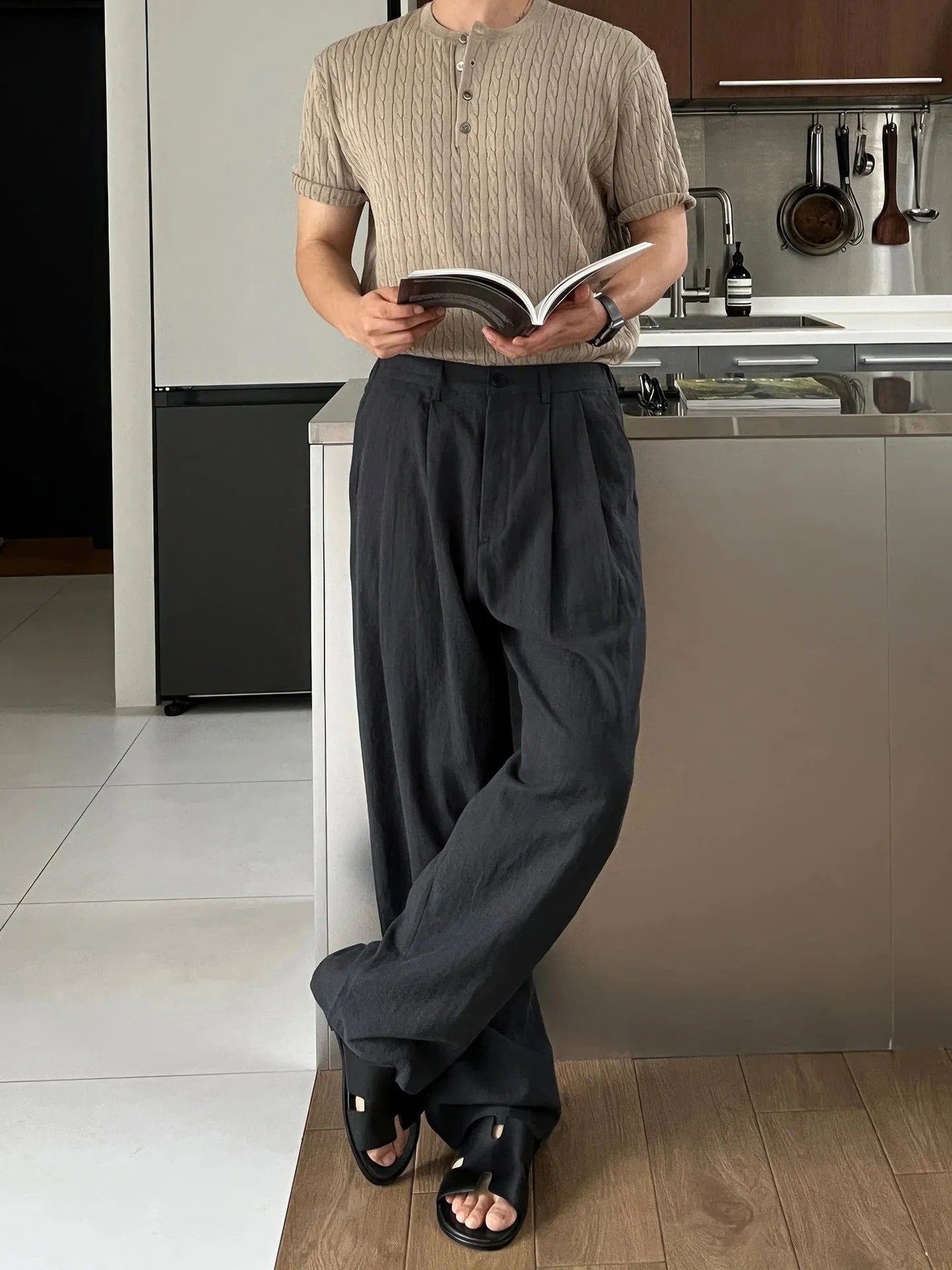 Army green polyester leisure trousers for men with drawstring waist and Japanese-inspired design