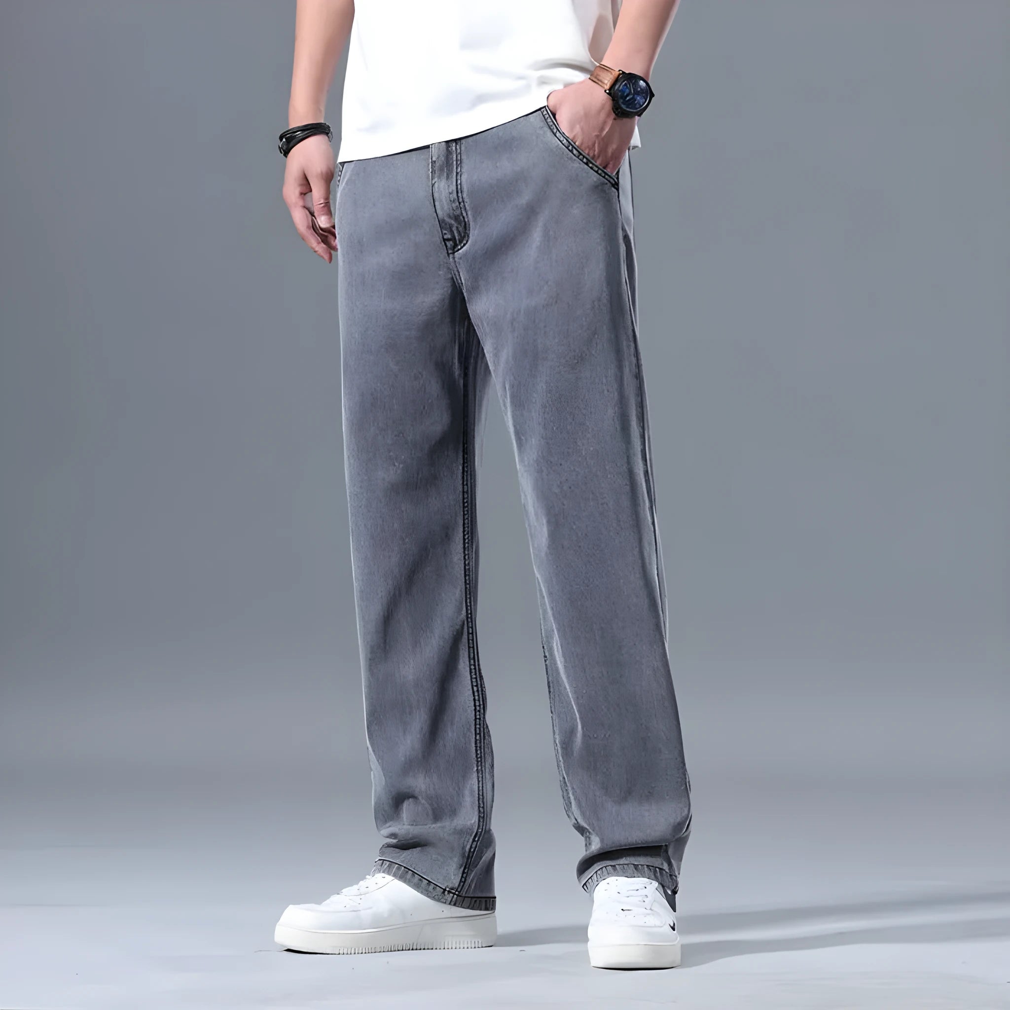 Men's loose-fit straight-leg jeans in lyocell fabric with zipper fly opening