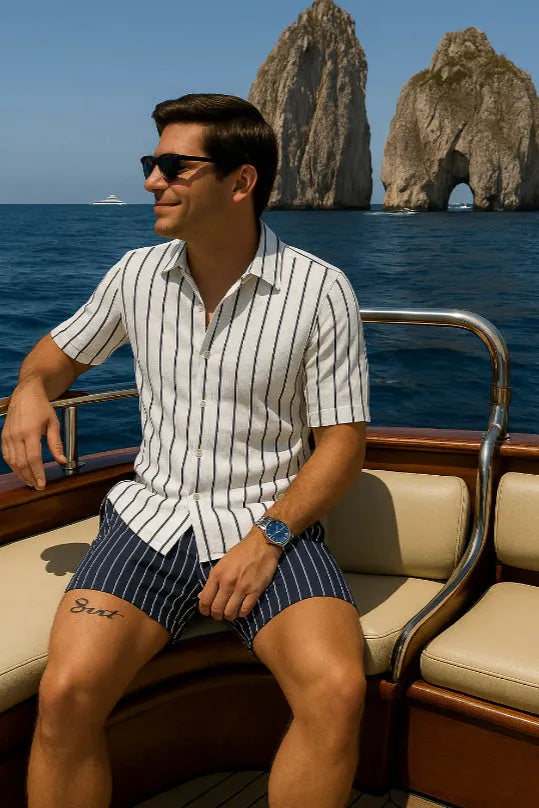 Men's light mature casual beach outfit consisting of a shirt and shorts in four-sided elastic fabric.